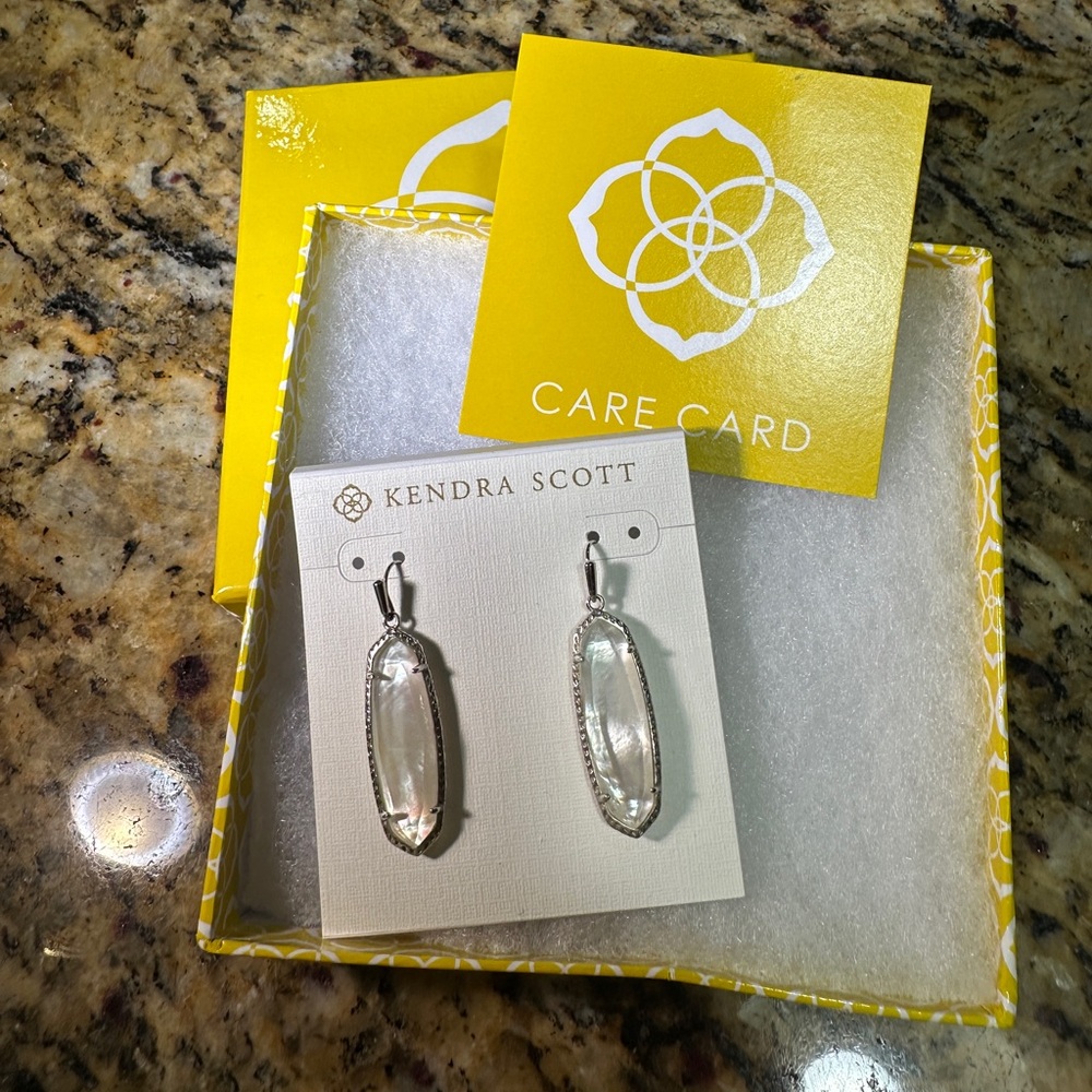 New Kendra Scott Layla Drop Earrings in
Opalite Illusion